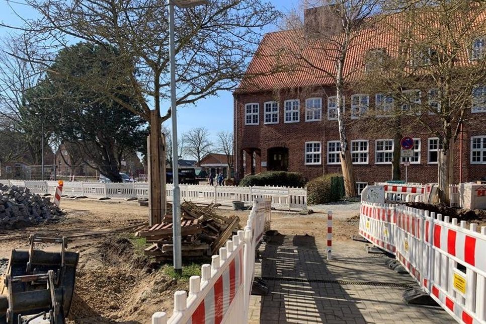 In der „Alten Hochtorschule“ wurde kürzlich mit städtischen Baumaßnahmen begonnen.