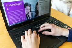 Lernen am heimischen Schreibtisch statt im Hörsaal, im Seminarraum oder in der Bibliothek - für viele Studierende ist das der Alltag.