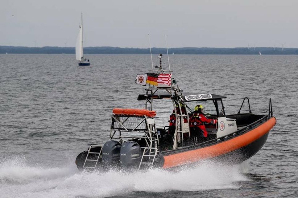 Das neue Trainingsboot der Deutschen Gesellschaft zur Rettung Schiffbrüchiger (DGzRS), „Christoph Langner“, bei seiner ersten Fahrt unter endgültigem Namen in der Neustädter Bucht. (Foto: Die Seenotretter / David Hecker)