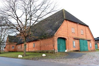 Ländlich-legendäre Location: die Festscheune auf der Gutsanlage in Sierhagen.