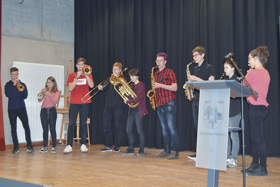 Mit ihren fetzigen Songs sorgten die „Brasshoppers“ von der Cesar-Klein-Schule für beste Stimmung.