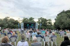Auf der Schwimmbadwiese spielte am vergangenen Dienstag 6. Juli) die Band „Maniax“ vor insgesamt 300 Besuchern.
