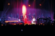 Das Publikum darf sich auf ein festliches Weihnachtkonzert, unter anderen mit den Sängerinnen Nicole Mühle und Nathalie Dorra, freuen.