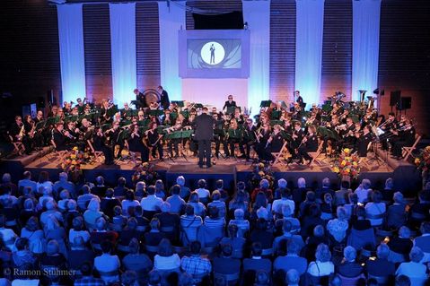 Die Großsporthalle Lensahn wird zum Konzertsaal, wenn das Blasorchester zu seinen Frühjahrskonzerten einlädt.