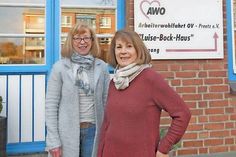 Doris Ruhloff (l.) und Marlies Grothkopf (r.), beide im Vorstand des AWO-Ortsverein Preetz, vor der AWO-Bürgerbegegnungsstätte („Luise-Bock-Haus“).