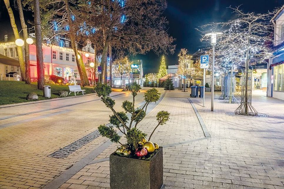 Bei der Veranstaltung „Timmendorf strahlt“ wird die Winterbeleuchtung im Zentrum von Timmendorfer Strand am Sonntagabend offiziell eingeschaltet.