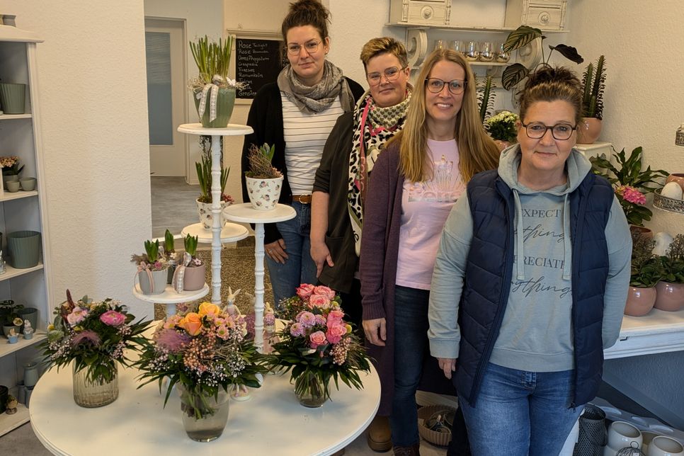 Foto von vorn nach hinten: Fleur Friedrichsen, Alexandra Blöß (Inhaberin), Aileen Ritter und Nicole Thomm.