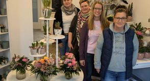 Foto von vorn nach hinten: Fleur Friedrichsen, Alexandra Blöß (Inhaberin), Aileen Ritter und Nicole Thomm.
