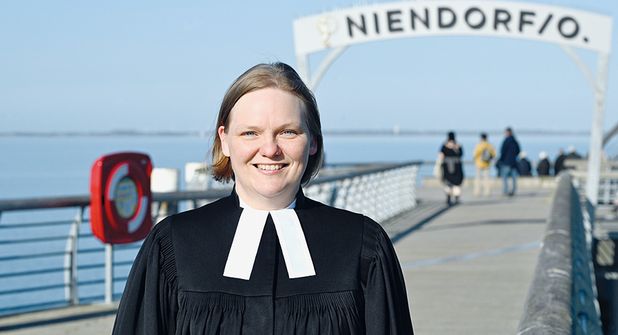 „Atempausen am Meer“ und „Feierabend am See“: Gesa Paschen ist die neue Pastorin für Kirche und Tourismus