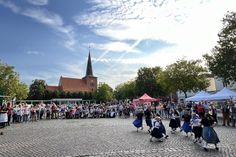 Traditionell bildet der Gastelternabend den Auftakt für die Neustädter Großveranstaltung, die vom 25. Juli bis zum 2. August 2025 stattfinden wird.