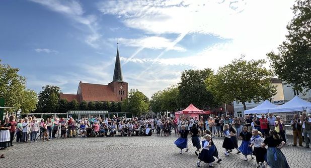 Traditionell bildet der Gastelternabend den Auftakt für die Neustädter Großveranstaltung, die vom 25. Juli bis zum 2. August 2025 stattfinden wird.