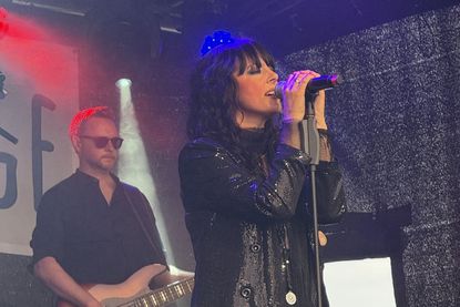 Lena riss das Publikum mit ihrer Nena-Double-Show sofort mit.