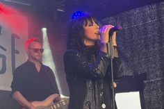 Lena riss das Publikum mit ihrer Nena-Double-Show sofort mit.