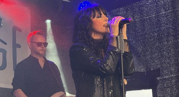 Lena riss das Publikum mit ihrer Nena-Double-Show sofort mit.