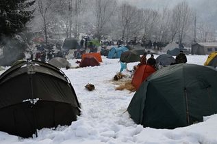 Über 3.100 Biker hatten bei Schnee und Eis ihr Lager im „Hexenkessen von Loh“ in der Gemeinde Thurmansbang (Bayrischer Wald) aufgeschlagen.