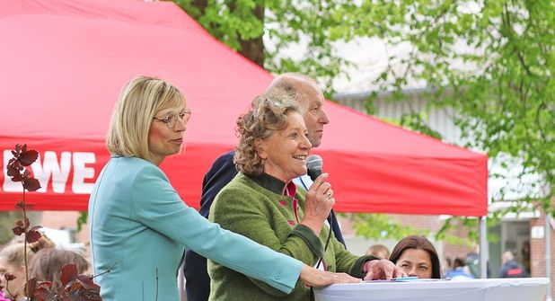 LKSH Präsidentin Ute Volquardsen, Landwirtschaftsstaatsekretärin Anne Benett-Sturies und Bauernverbandspräsident Klaus-Peter Lucht eröffneten die Veranstaltung auf dem Lindenplatz.