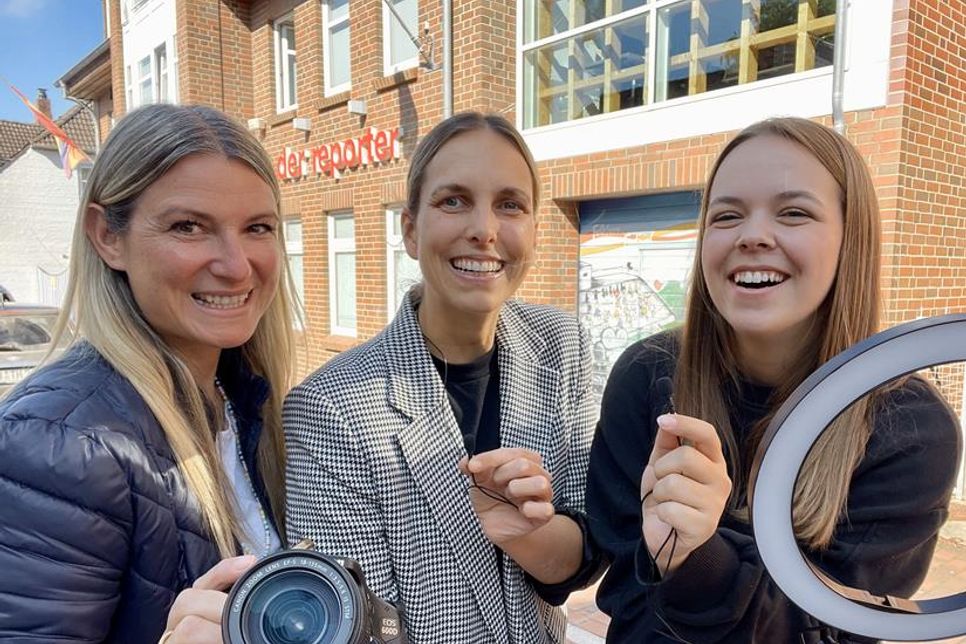 Das Social Media-Team, bestehend aus Gesche, Kristina und Paula (v. lks.), hat in den letzten Tagen fleißig Material für TikToks gesammelt.
