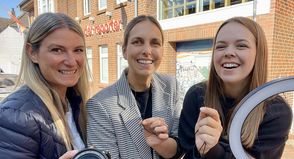 Das Social Media-Team, bestehend aus Gesche, Kristina und Paula (v. lks.), hat in den letzten Tagen fleißig Material für TikToks gesammelt.