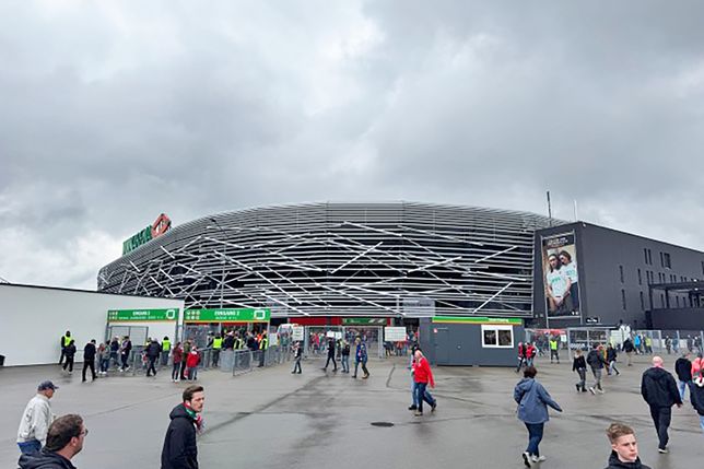 Stürmischer Start vor dem FCA-Stadion…