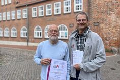 Freuen sich auf die Zusammenarbeit: Museumsleiter Dr. Frank Wilschewski (re.) und SHUG-Sektionsleiter Klaus Meyners.