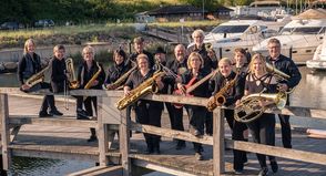 Die Bandfelder versprechen einen unterhaltsamen Abend mit Bigband-Sound.
