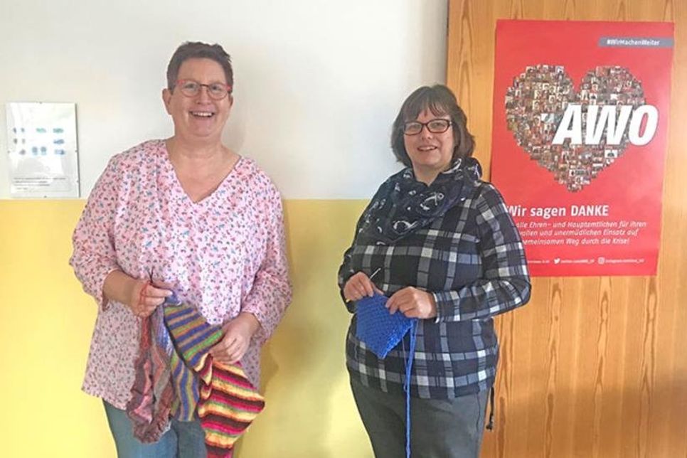 Mögen Handarbeit in Gesellschaft: Bettina Burmeister, Olga Braun, Marie Schwietzer, Elfriede Görtz, Edelgard Prehn und Heike Mausolf (v.li.)