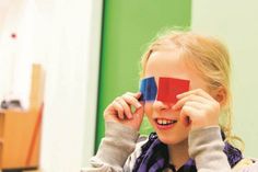 Kinder forschen zu Licht, Farben, Sehen. (Foto: Christoph Wehrer/Haus der kleinen Forscher)
