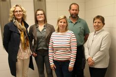 Bei der abschließenden Begehung freuten sich alle Beteiligten über die gute Umsetzung der Sanierungsmaßnahmen. Die zuständige Architektin Nina Hiller, die Verwaltungsfachkraft Anna Lüth, die stellv. Schulleiterin Susanne Völkel, Hausmeister Jens Pöhls und Schulverbandsvorsteherin Angela Hüttmann