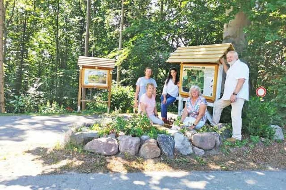 Infotafeln zum Naturlehrpfad.