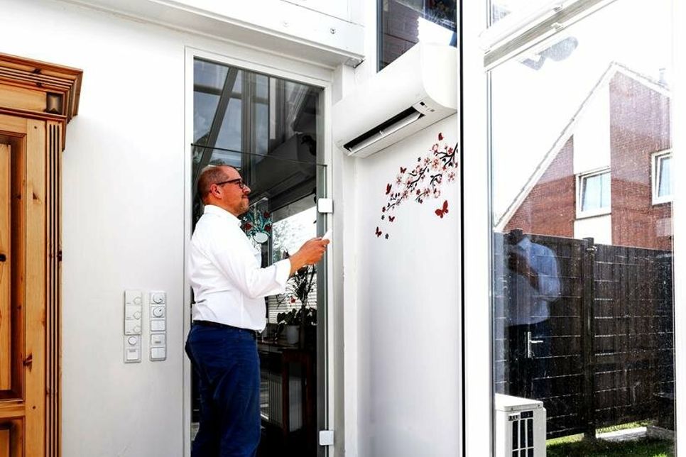 Effiziente Luft-Luft-Wärmepumpen in Form einer Klimaanlage können eine vorhandene Gasheizung sinnvoll ergänzen. (Foto: DJD/www.daikin.de)