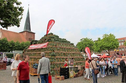 Ungewöhnliches Bauwerk auf dem Marktplatz.