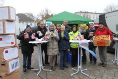 Frauenrunde und zahlreiche Unterstützer setzten ein Zeichen gegen Gewalt an Frauen.