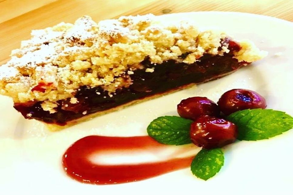 Leckere Torten- und Kuchenkreationen werden mit viel Liebe zubereitet.