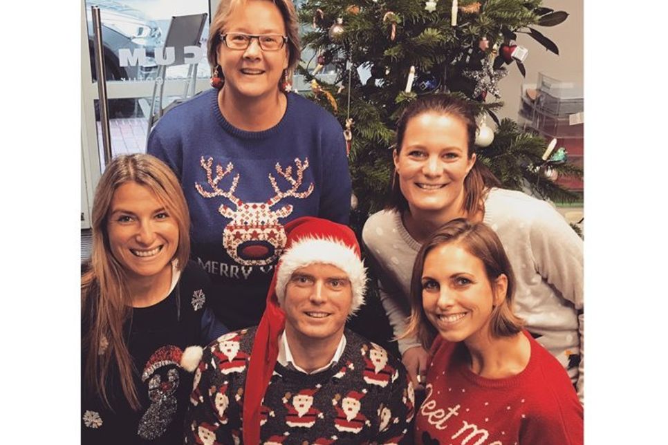Auch das reporter-Team schmeißt sich für das Weihnachtsfest in eine stimmungsvolle Schale.