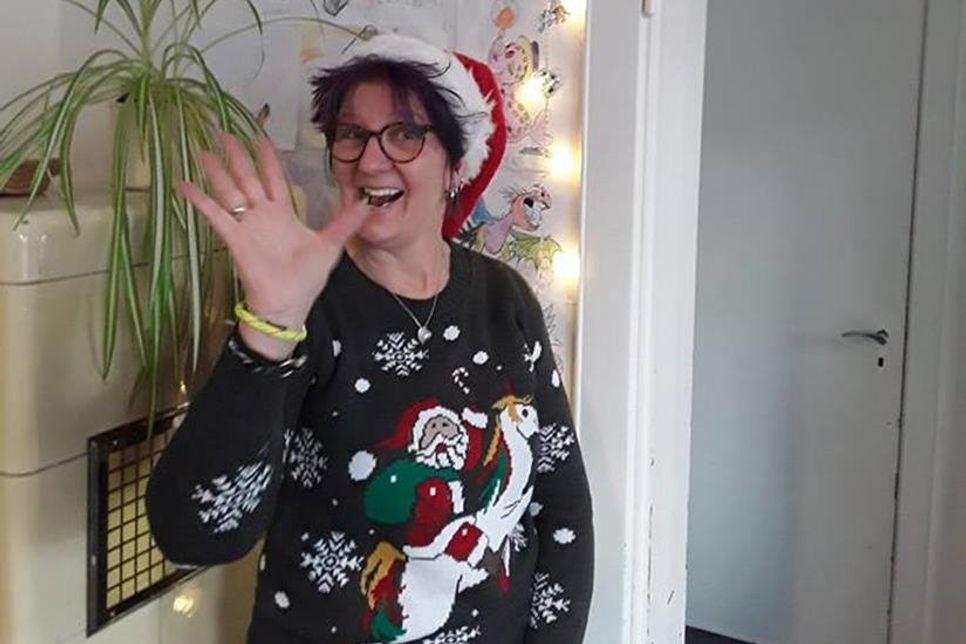 Glitzerweihnacht: Hier hat der Weihnachtsmann seine Rentiere gegen ein Einhorn getauscht. Ob in seinem Sack Feenstaub ist?