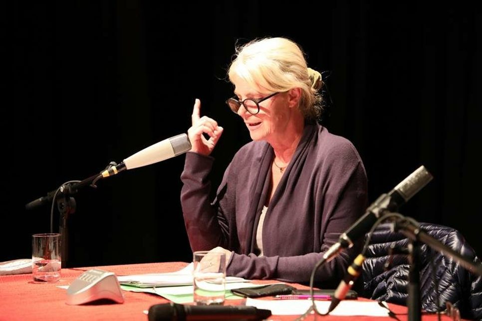 Autorin Nele Neuhaus liest bei der kriminellen Eröffnung aus ihrem aktuellen Roman „In ewiger Freundschaft“. (Foto: Ines Müller-Hansen)