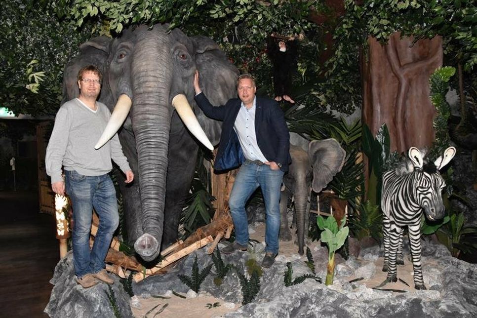 Freuen sich über die Neuheit und Eröffnung am heutigen Mittwoch: Till (lks.) und Töns Haltermann im neuen Dschungel-Restaurant „Jungle“ im Erdgeschoss des Bayside Hotels.