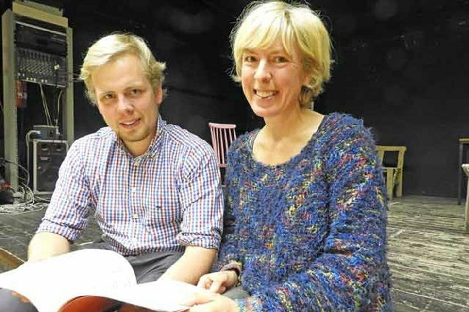 Endlich ist die Premiere in Sicht. Regisseurin Linda Stach und Bühnenleiter Henning Will freuen sich auf die Spielzeit.