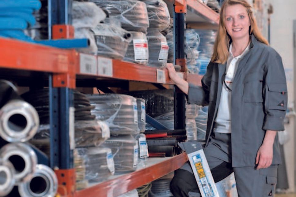 Ausbildung im Technischen Handel: mehr als nur am Schreibtisch zu sitzen. (Foto: HS/VTH/akz-o)