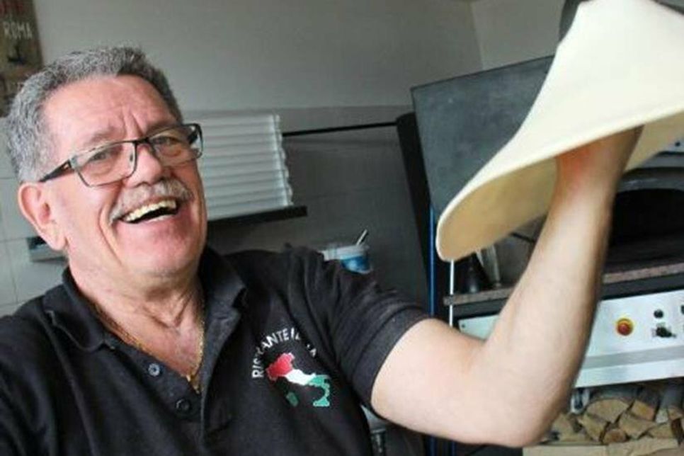 Inhaber Nicola Fantasia ist professioneller Pizzameister.