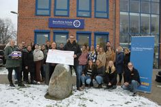 Spendenübergabe an der Fachschule für Sozialpädagogik in Lensahn von der Erzieherklasse an die Vertreter des ASB.