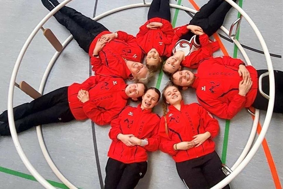 Ole Casprowitz, Torva Franz, Lavina Perk, Marla Axt, Andra Franz, Melissa Basche, Emma Ewald (im Uhrzeigersinn von rechts).