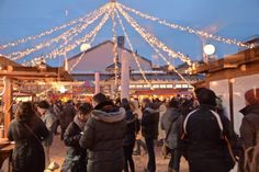Der winterliche Markt lädt zum Verweilen ein.