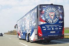 Der neue Holsteinbus auf Zweitligareise.