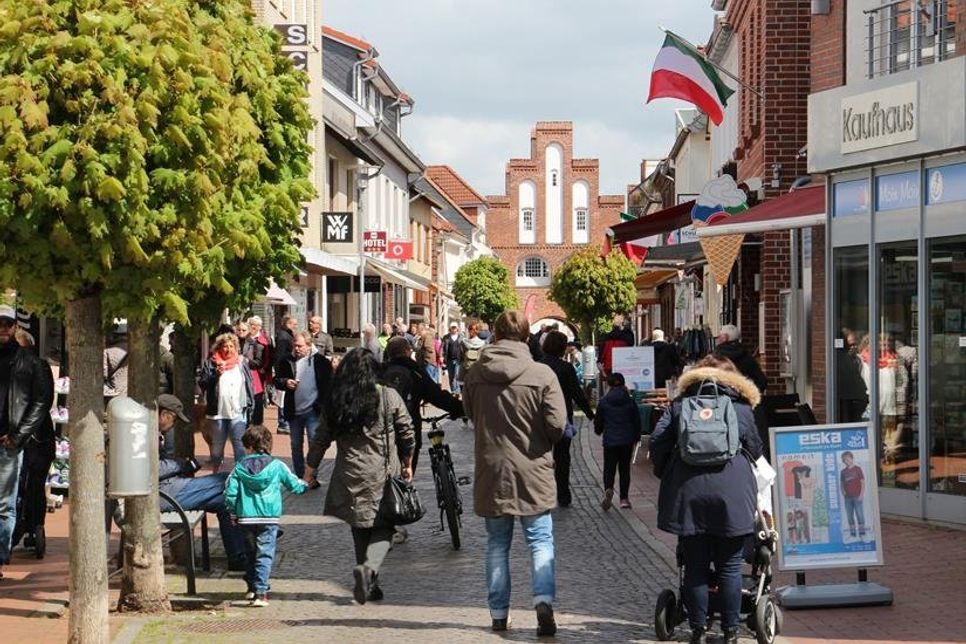 Eis essen, bummeln und einkaufen stand bei vielen Neustädtern auf dem Sonntagsprogramm.