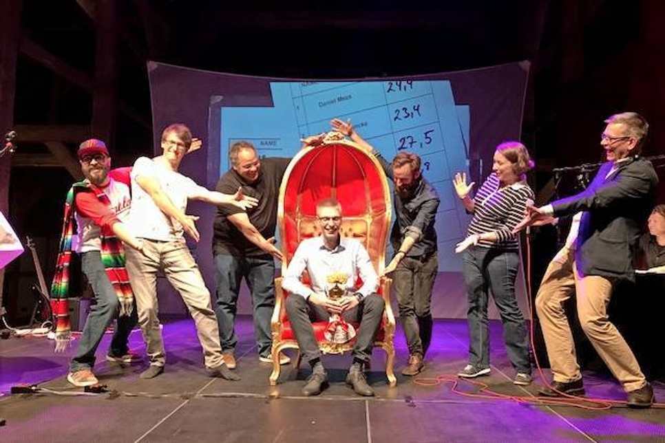 Slam Sieger Leo Warnow im „Hasselburg-Thron“. (Foto: Heikedine Körting)