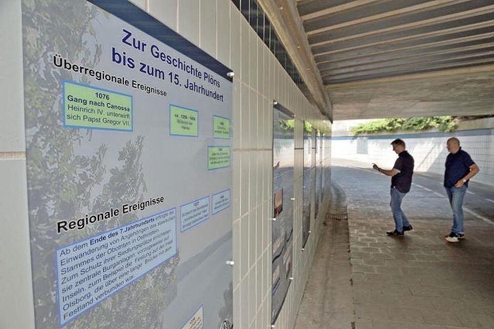 Die Bilder im Tunnel zwischen Lütjenburger und Eutiner Straße bieten Gelegenheit für einen kleinen Exkurs in die (Plöner) Geschichte der vergangenen 1000 Jahre.