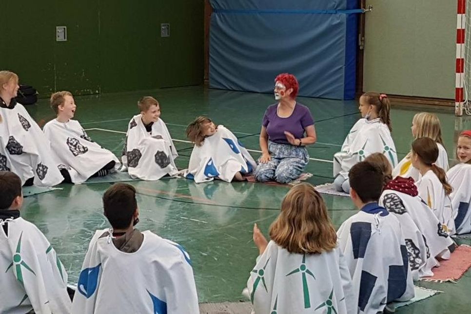 Namen der sichtbaren Gesichter v. lks. Pauline Pieske, Oliver Hardel, Taylor Bartheld, Anna-Lena Blumhardt, Ines Hansen (Umwelt-Clownin), Lina Kurowsky, Jördis Thimm.
