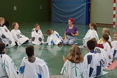 Namen der sichtbaren Gesichter v. lks. Pauline Pieske, Oliver Hardel, Taylor Bartheld, Anna-Lena Blumhardt, Ines Hansen (Umwelt-Clownin), Lina Kurowsky, Jördis Thimm.