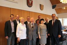 Empfang im Rathaus: die beiden DKSB-Geschäftsführer Henning Reimann und Martin Liegmann, die stellvertretende Verwaltungschefin von Sewerodwinsk Tatiana Makurova, Stadtverordneter Karl-Heinz Schumacher (BGN), Bürgervorsteher Sönke Sela, Stadtverordnete Margit Giszas (SPD) und Reimo Schaaf (Sprecher Bündnis 90/Die Grünen), Sozialdezernentin Irina Sakharova, Dolmetscherin Larissa Sharapova und Bürgermeister Mirko Spieckermann (v. lks.).